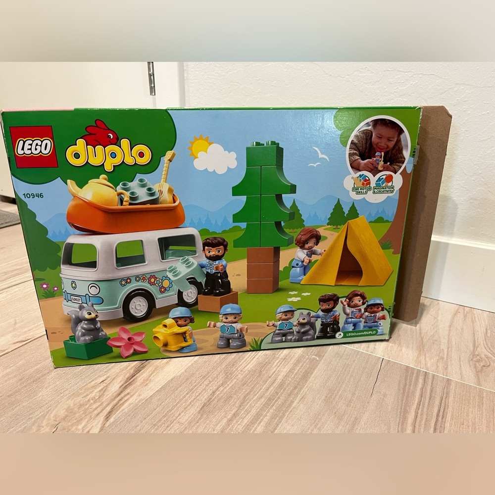 LEGO DUPLO Colorful Camping Adventure Set 10946 - Picture 6 of 9